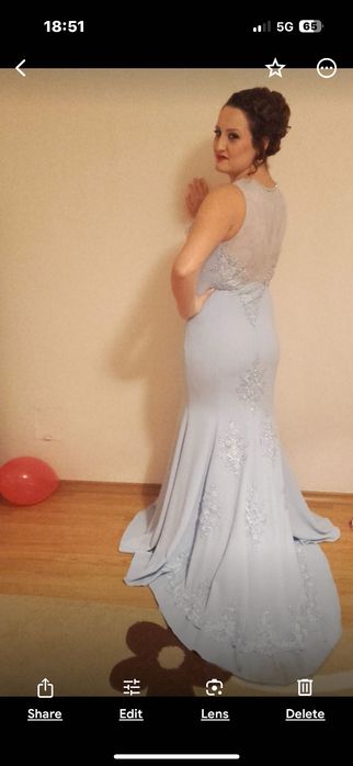 Официална рокля.