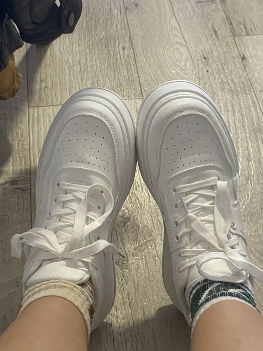 Продам кроссовки