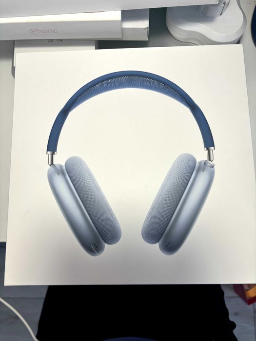 Продам AirPods Max