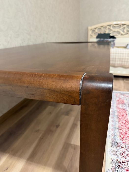 Продам стол коричневый