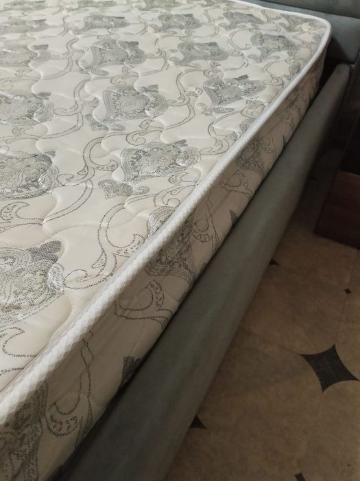 Продам матрас в хорошем состоянии