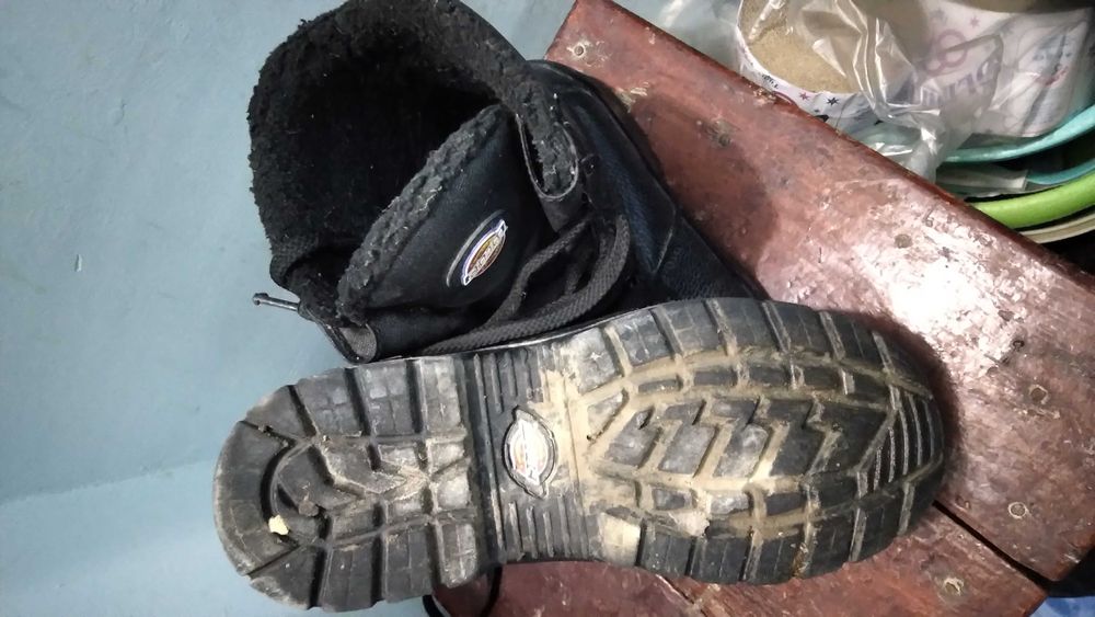 Etiklar sotiladi 40 razmerli