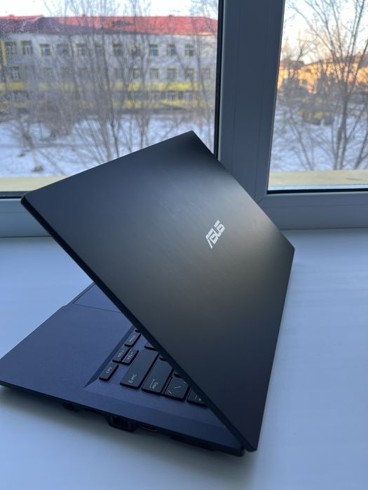 Продам ASUS Expertbook в отличном состояний
