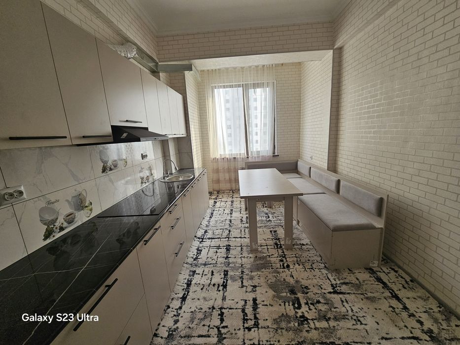 Uy sotiladi 3 xonalik barcha jixozlari bilan