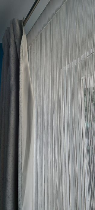 Perdele din șnururi albe