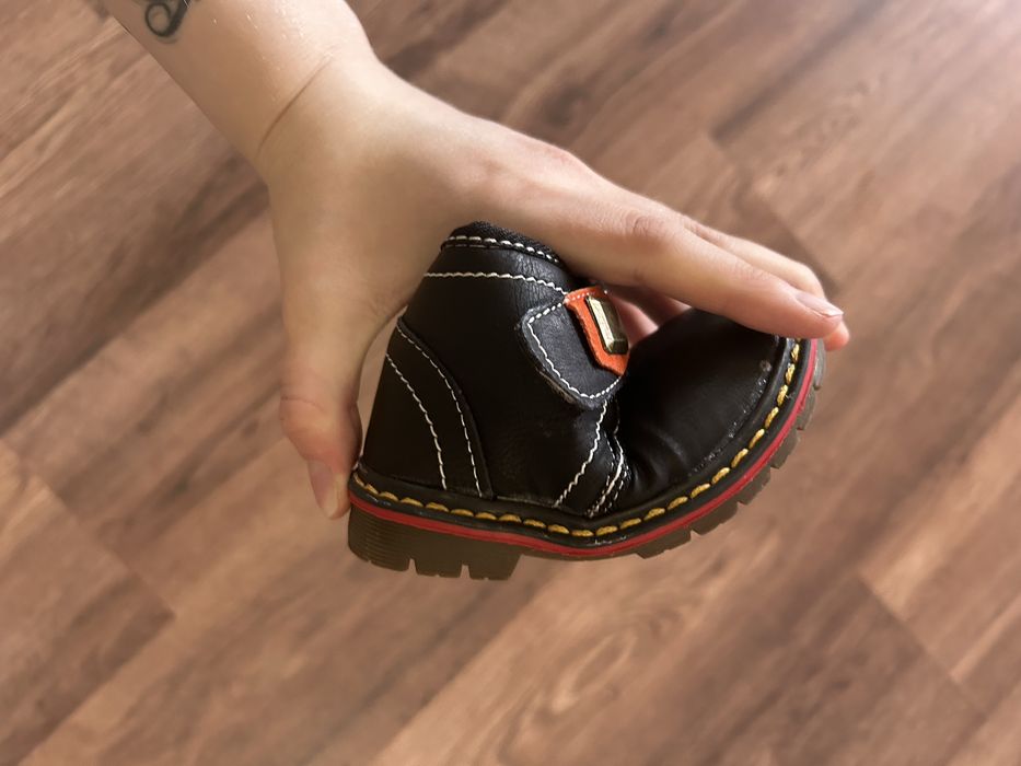 Продам Детские ботинки