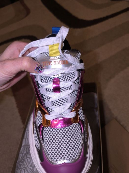 НОВИ дамски маратонки STEVE MADDEN