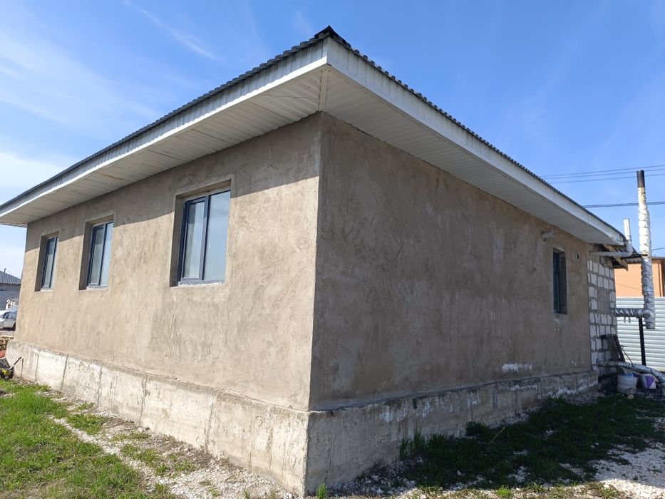 Үй сатылады. Дом продается.