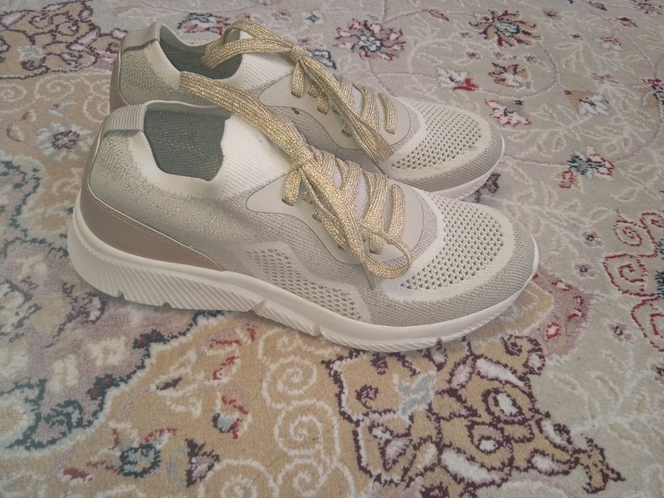 Продам летние кросовки 36 размер качественные