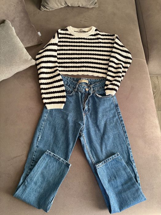 Женские джинсы и свитер