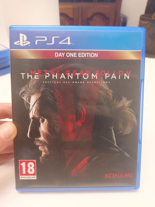 Vând joc CD metal gear solid v - the phantom pain playstation 4