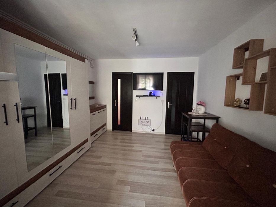 Garsonieră de vânzare ( in bloc de apartamente )