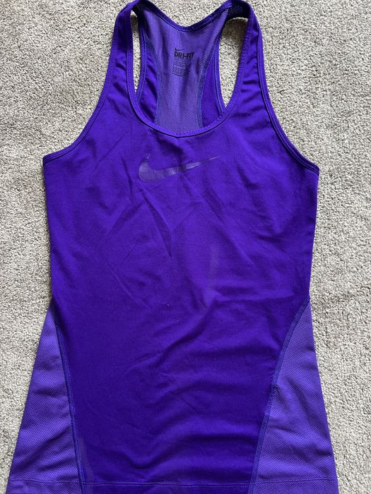 Потници и бюстиета Nike