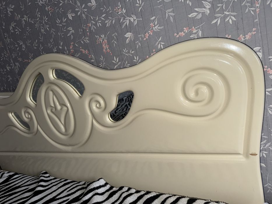 Двухспальная кровать