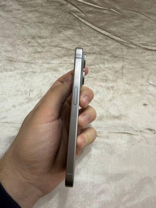 IPhone 15 pro silver