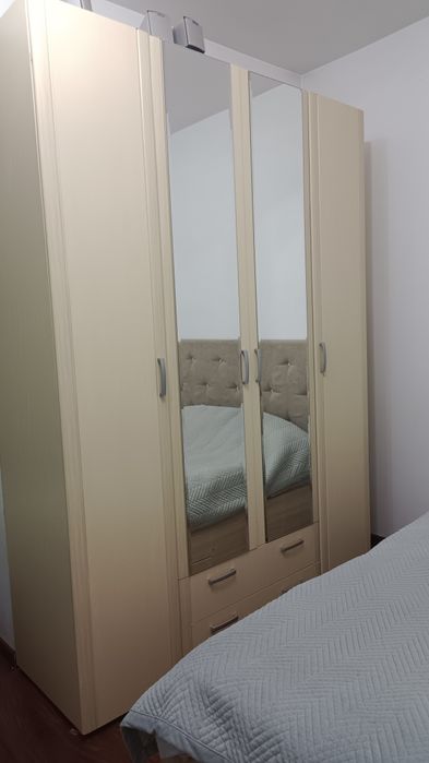 Продам 4- х створчатый шкаф