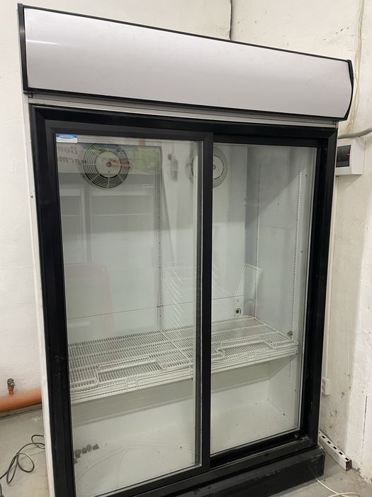 Шкаф холодильник витринный
