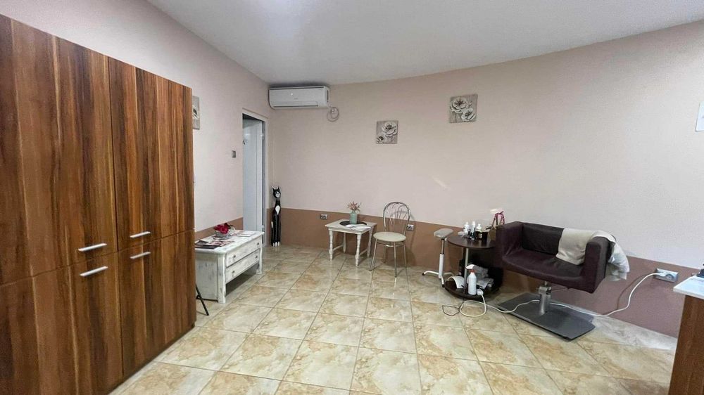 локация Вароша !!!  Разработен Козметичен център !!! 88 кв.м. !!!