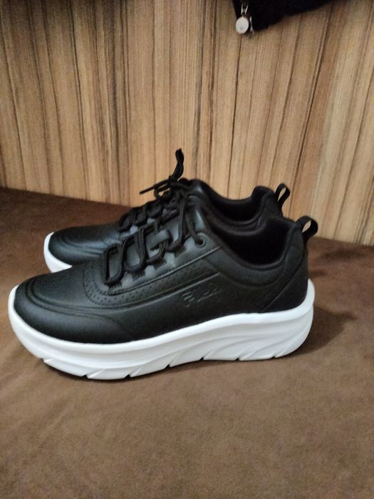 Женские кроссовки