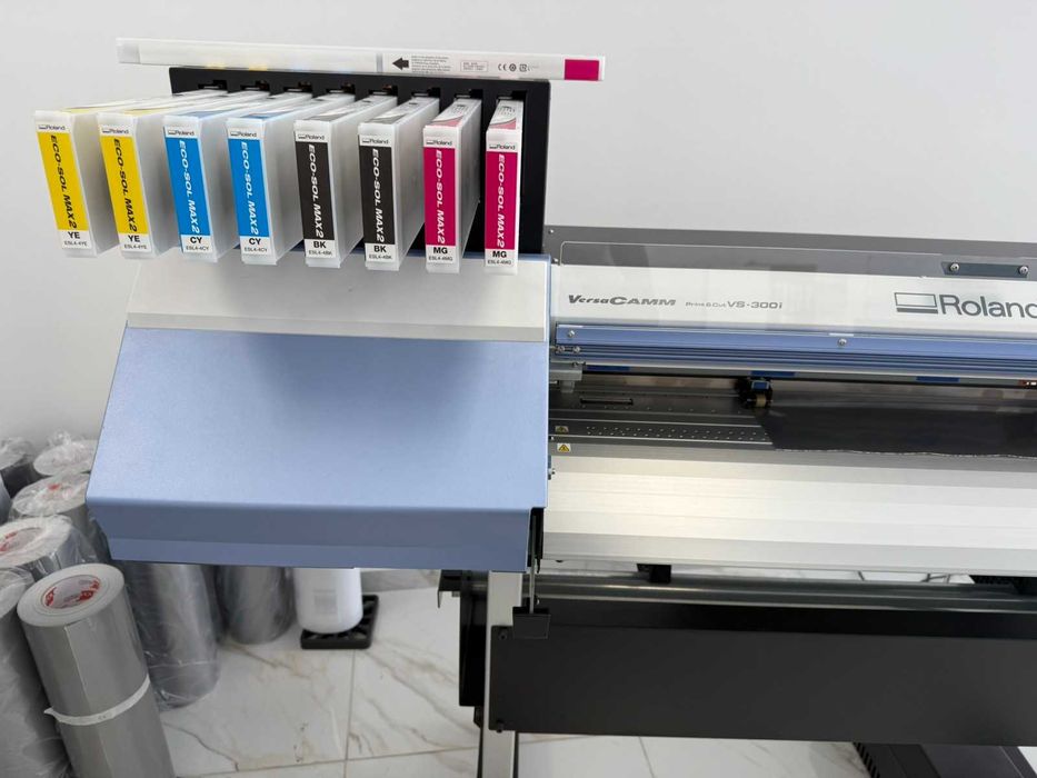Широкоформатен Принтер Плотер Roland VS-300 режещопечатащ за стикери