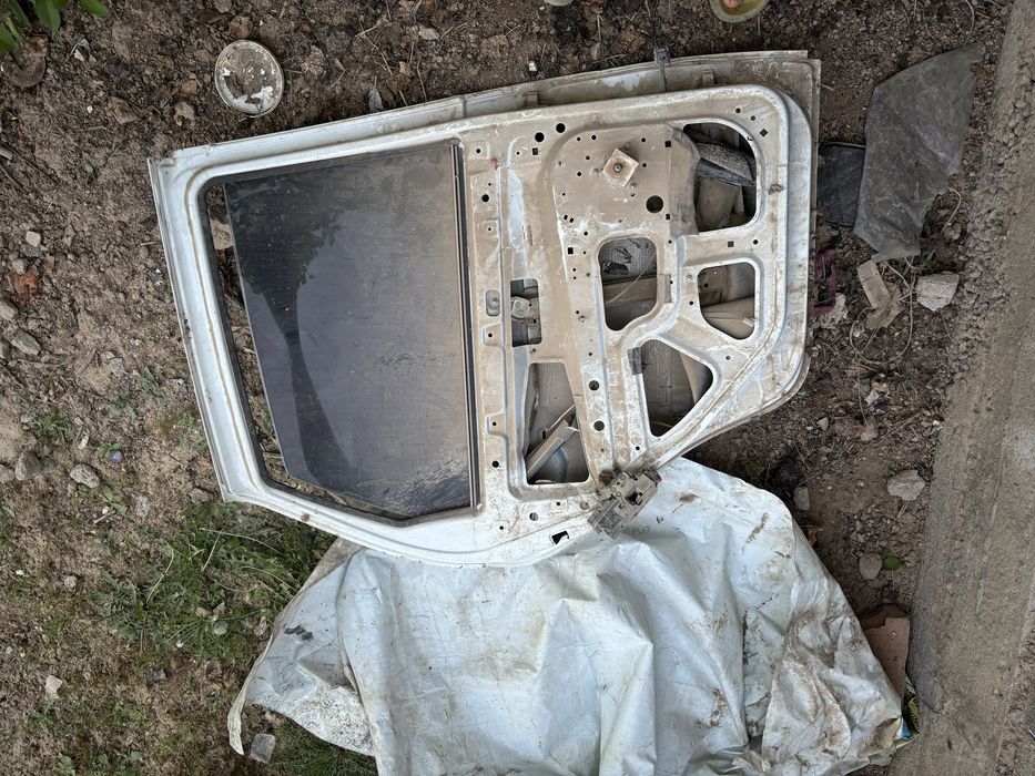 Дверь для машина