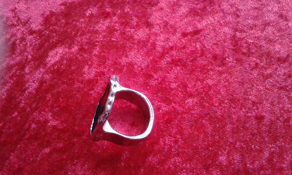 Сребристи бижута-колиета ,гривни, обеци,пръстен