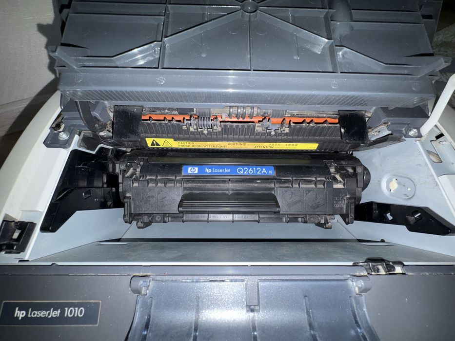 Принтер НР 1010 в идеальном состоянии