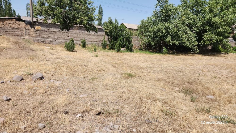 Уй ховли учун ер сотилади