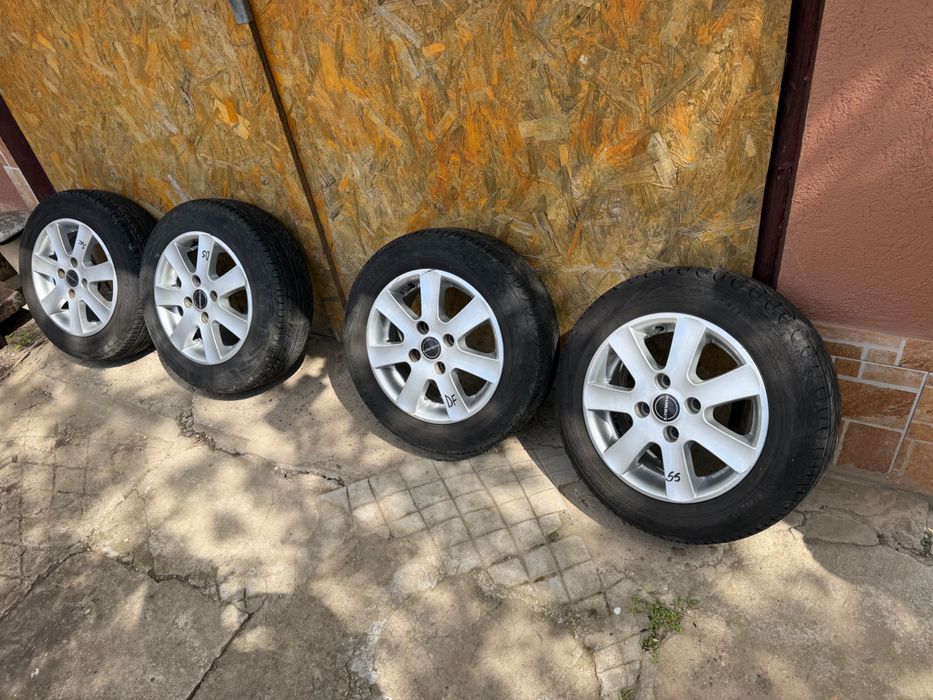 Vând mașina   Ford fiesta