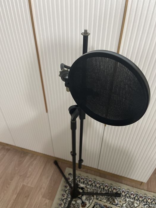 Студийный микрофон AKG P-220 Черный