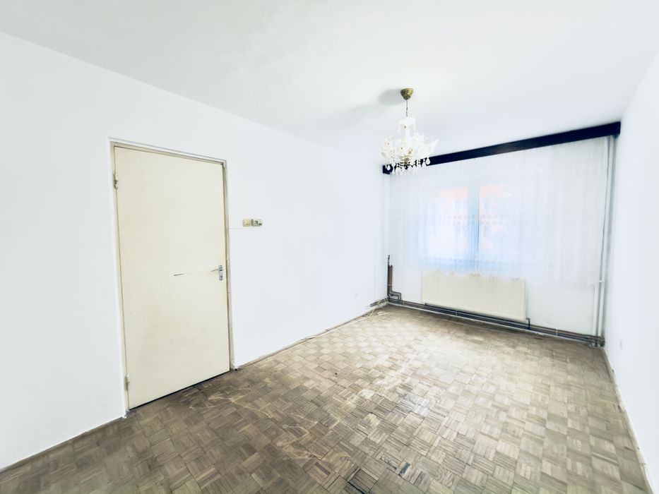 Apartament de vanzare cu 2 camere in zona Florilor ,et 1/4 Ale.Mimozei