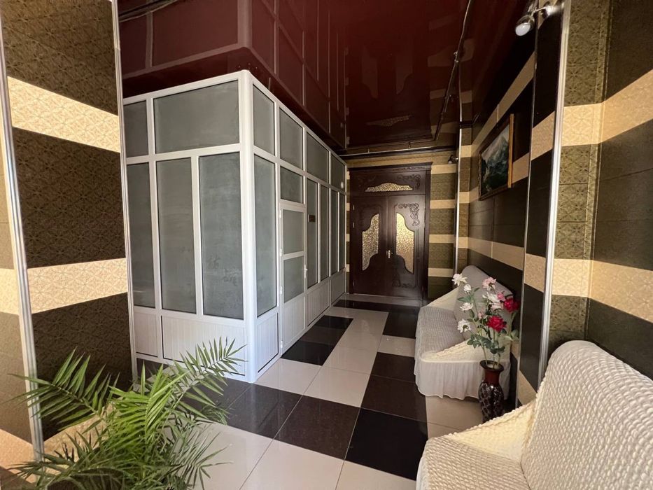 Noturar bino sotiladi