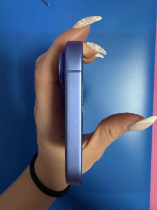 iPhone 16 ultramarine