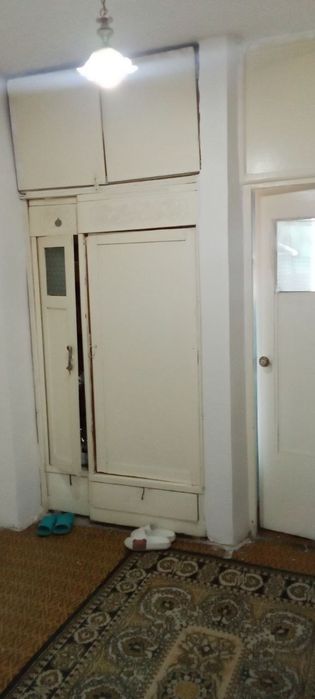 Kvartira sotiladi 3 xona 4 qlingan