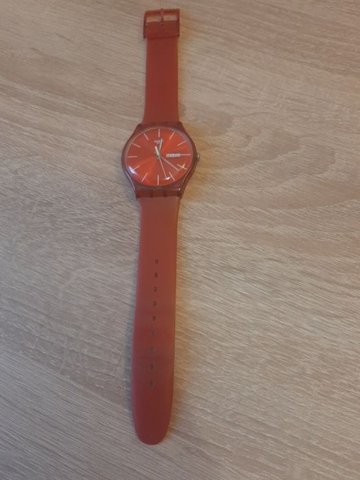 Ceas Swatch Red Rebel model SUOR701