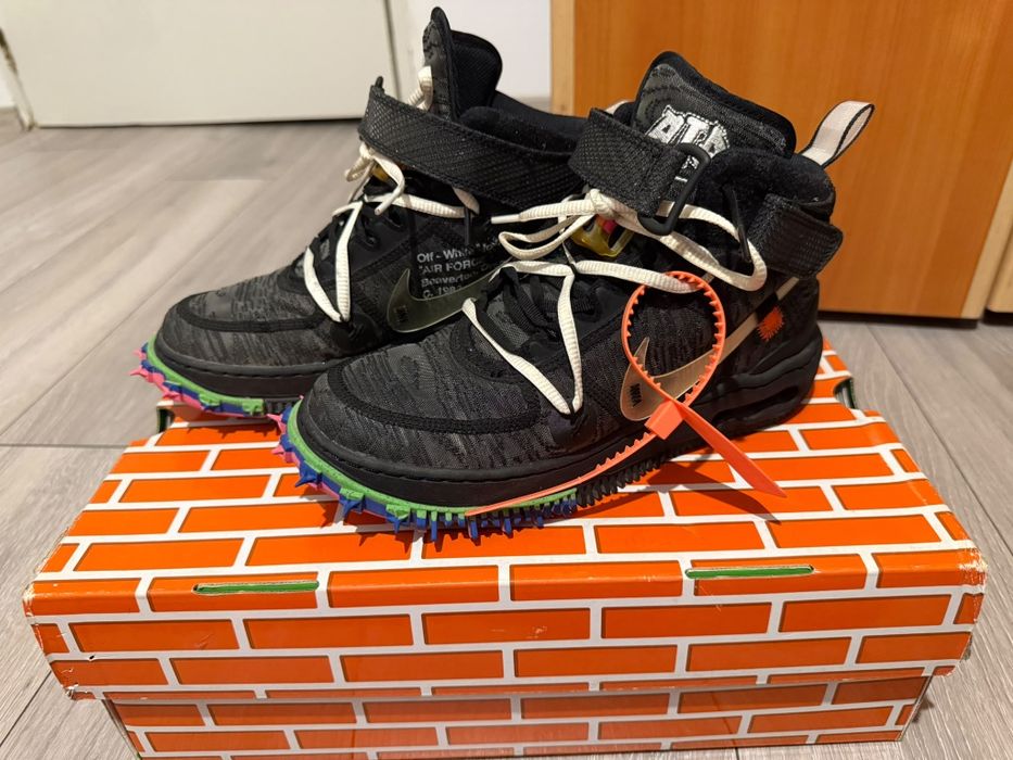 Adidasi off-White de fete marimea 38,5