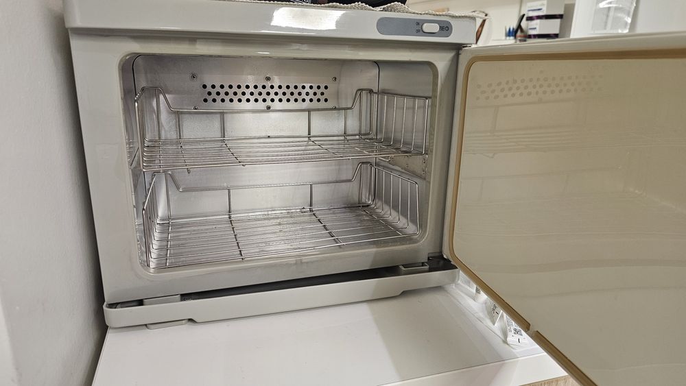 Incalzitor prosoape. Folosit dar in stare foarte buna.