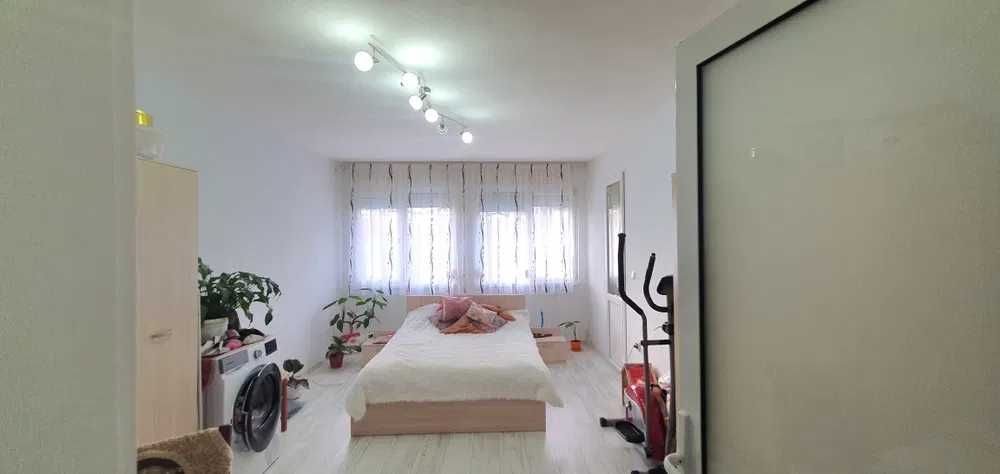 Продава се Тристаен апартамент в Добрич, Център - 87 кв.м за 1114 €/кв.м - Снимка #3