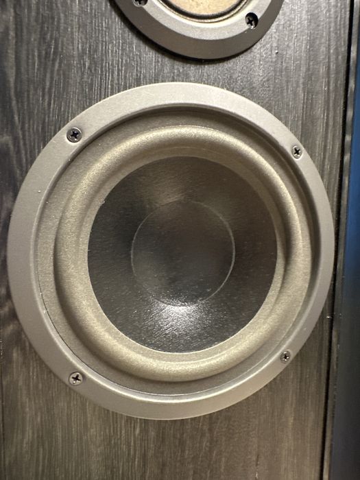 Boxe Magnat 3 way bass reflex 200W