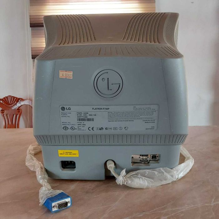 Монитор цветной LG Flatron F700P. 17"