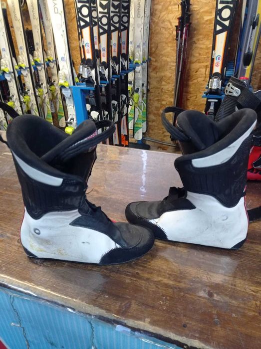 Горнолыжные ботинки атомик