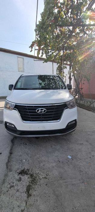 Микроавтобус Hyundai Grand Straia