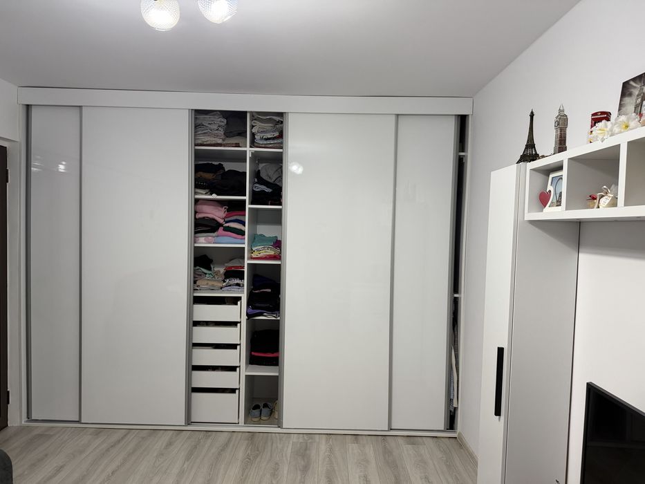 Vand apartament 2 camere mobilat și utilat, renovat recent