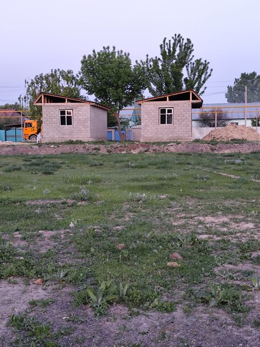 2 участка с времянками