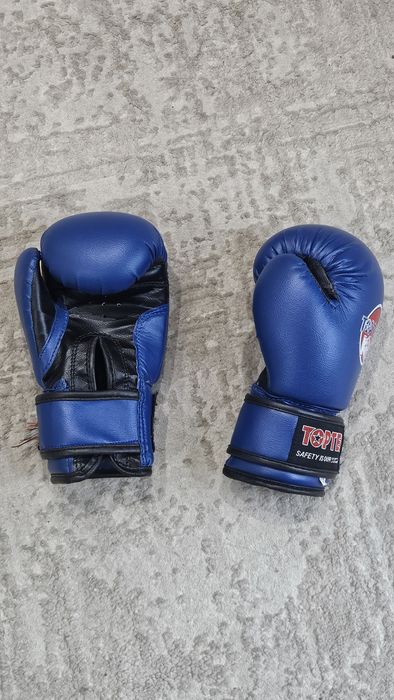 Боксерские перчатки