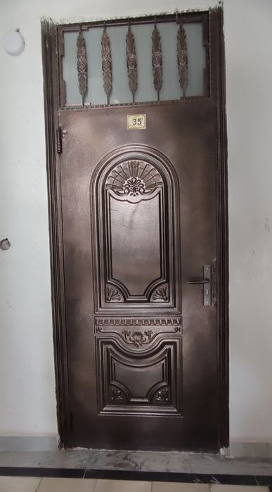 Temir eshik deyarli yangi