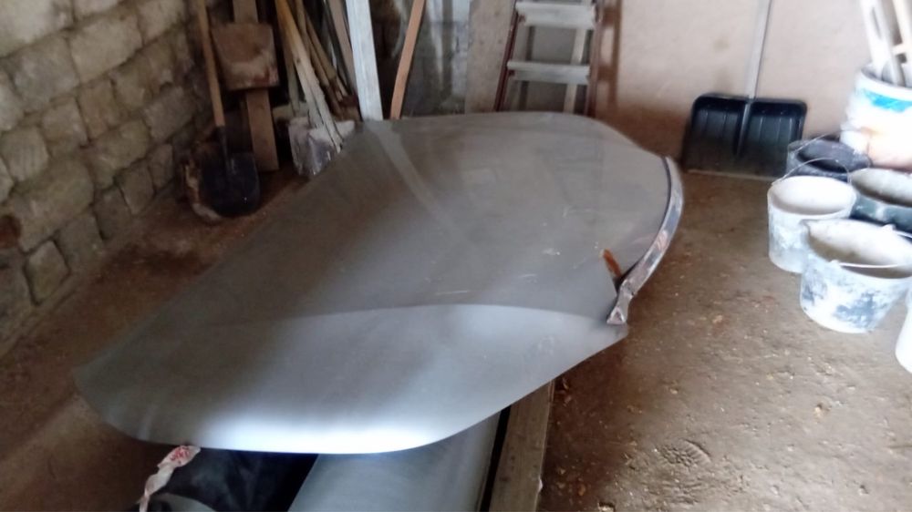 Капот на хайюкс