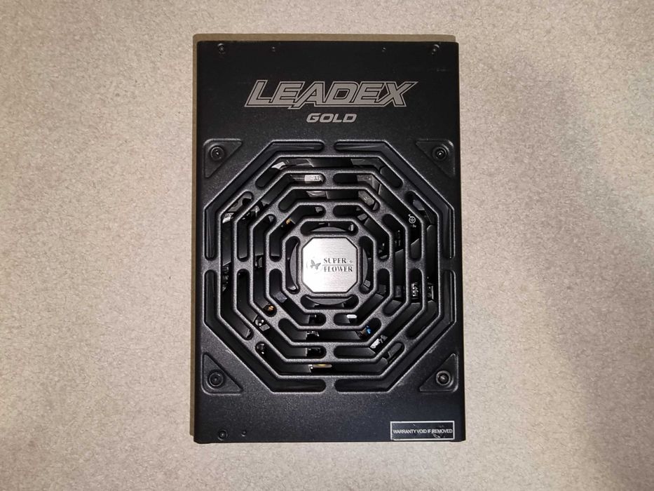 Золотой блок питания Super Flower SF-1600F14HG мощностью 1600Вт