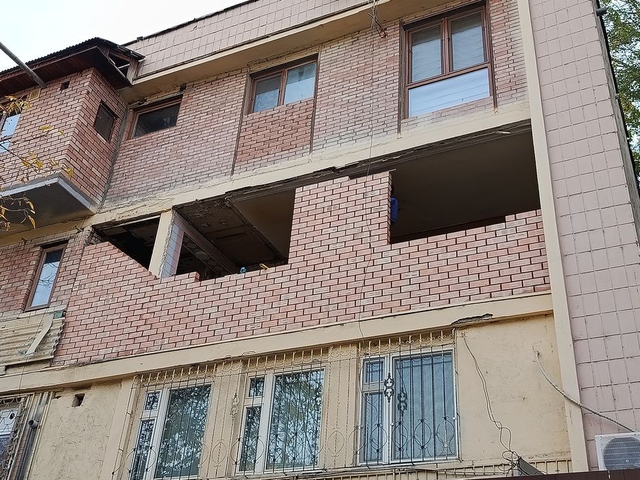 Кладка кирпича ремонт балконы установка решотки казирог