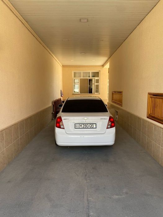 Уй сотилади  Саламатинада Яккасарой район